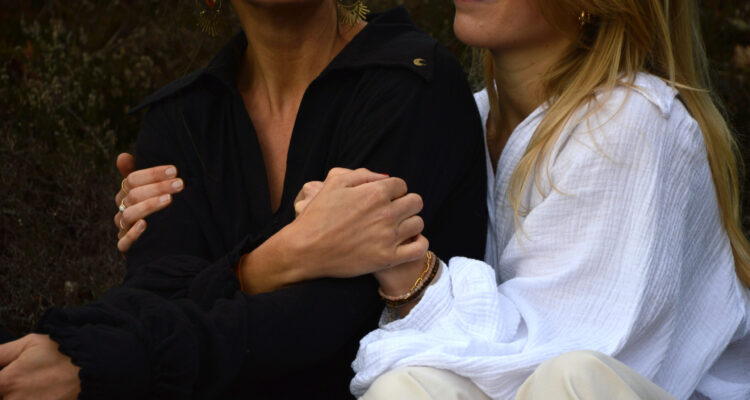 Twee vrouwen die zich verbonden voelen door een ademcirkel in Haarlem