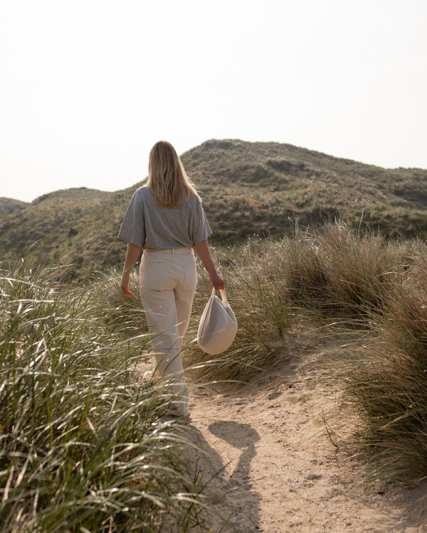 Vrouw die van de automatische piloot afkomt